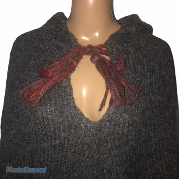 H&M hooded poncho - Picture 2 of 5